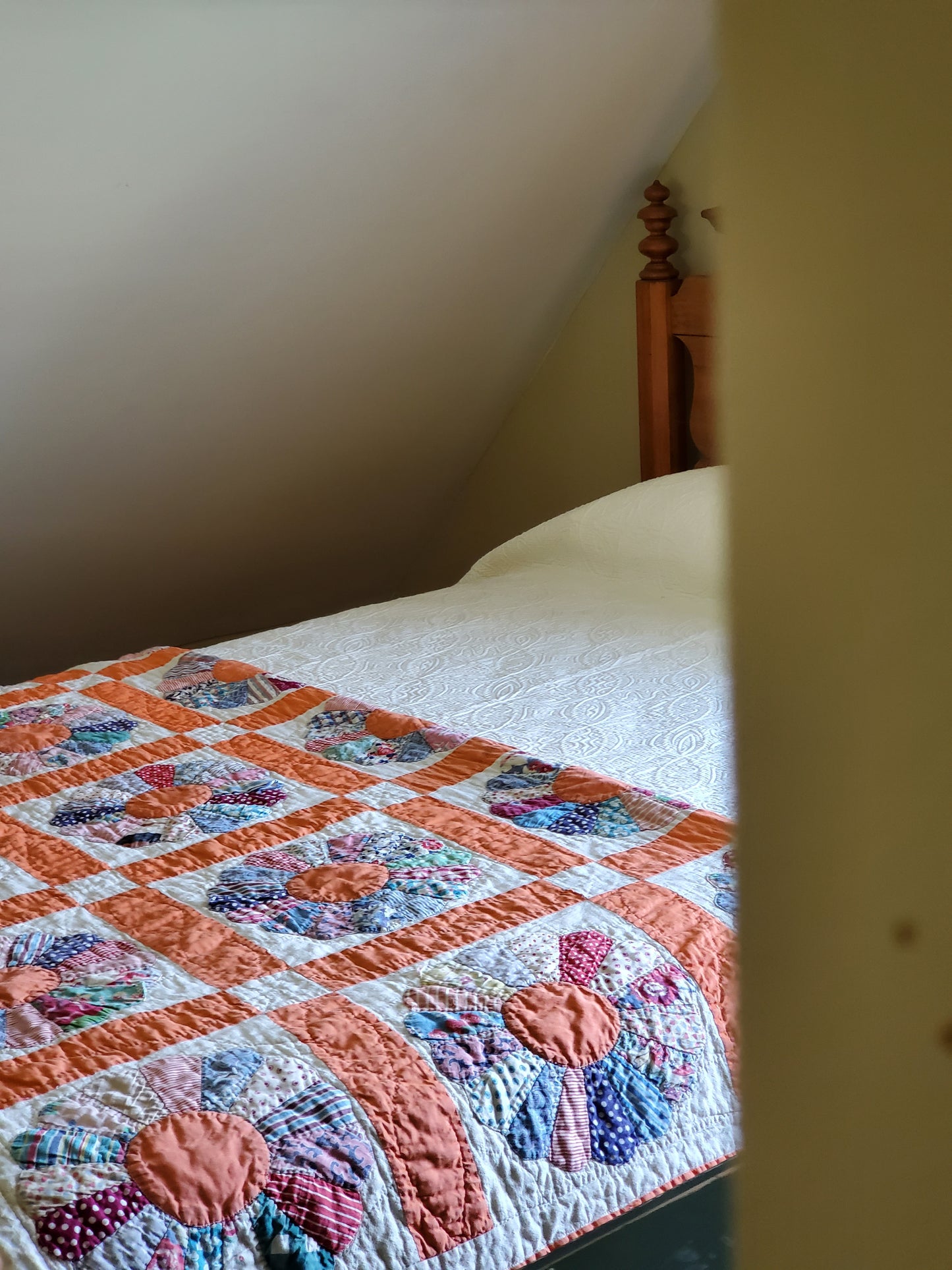 Vintage Dresden Plate Quilt c1940