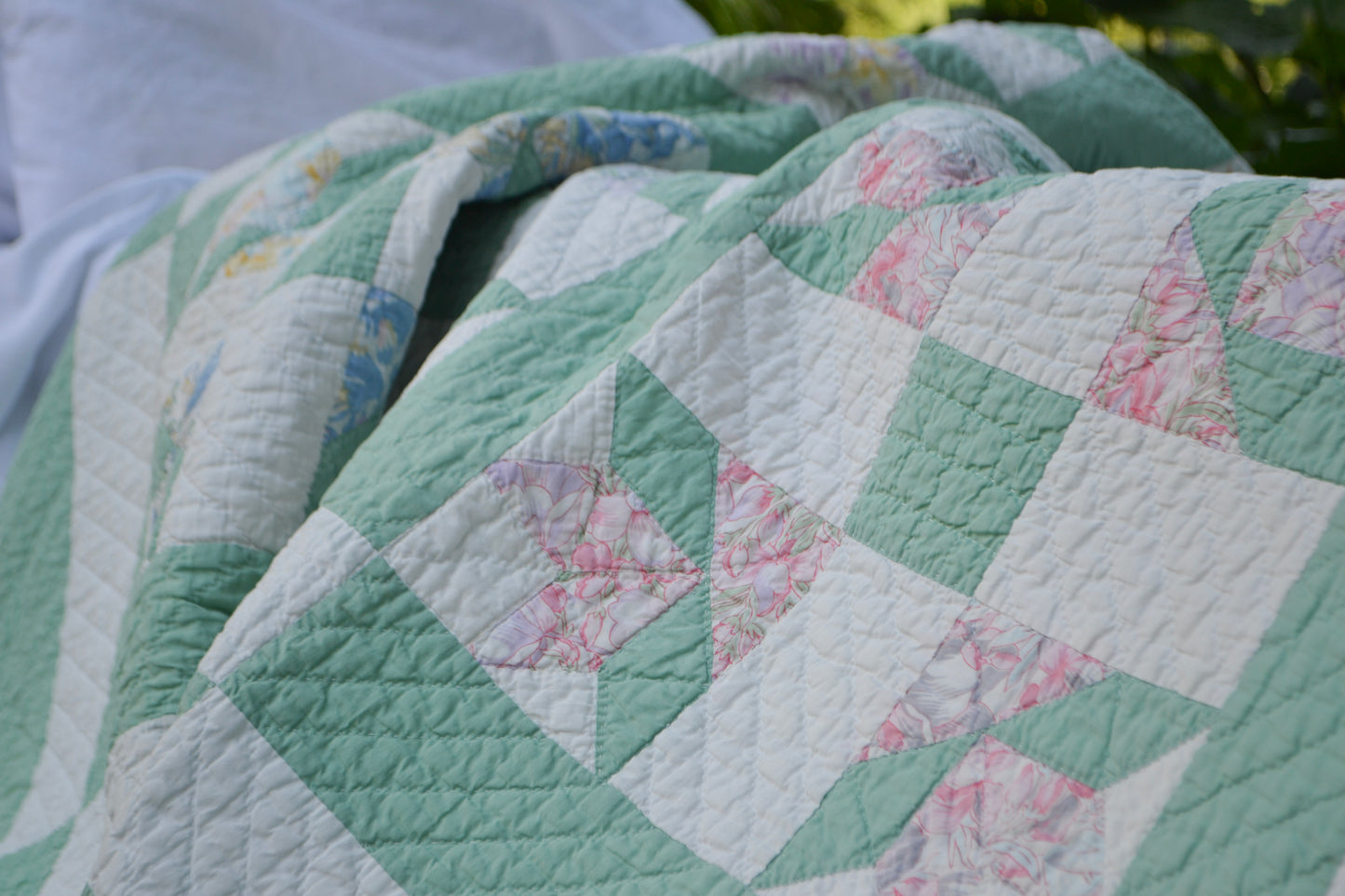 Gorgeous Hand Pieced Vintage Quilt, ca 1950