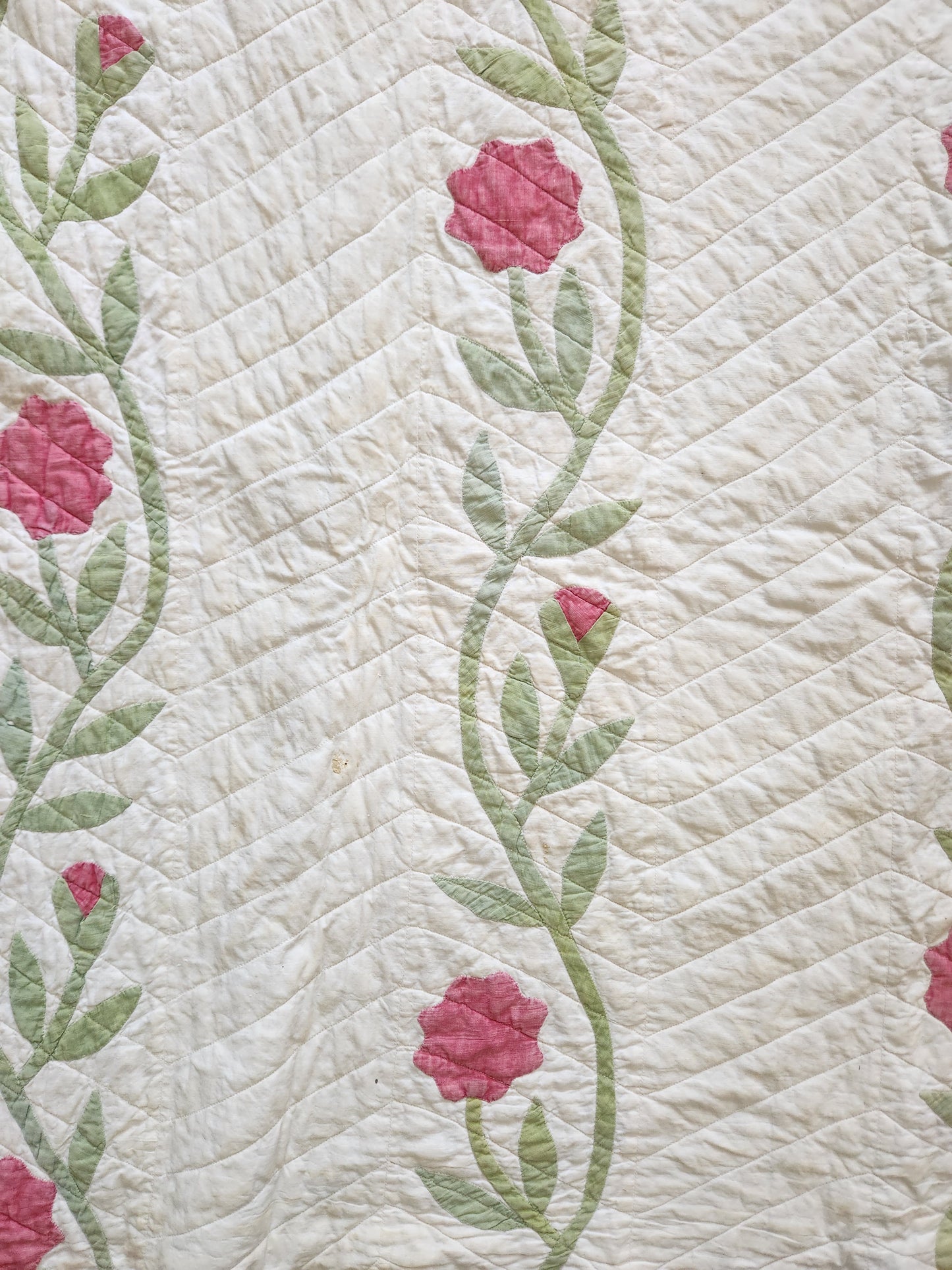 Antique Trailing Rose Crib Quilt