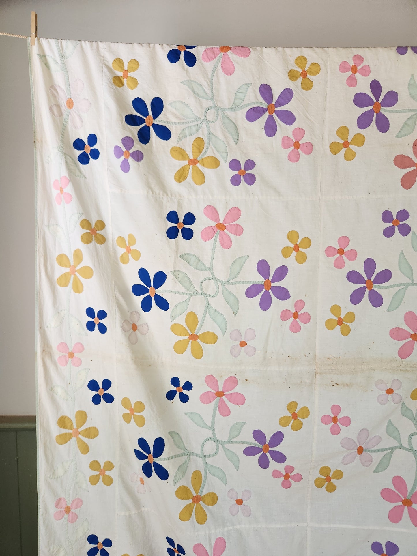 Vintage Floral Applique Coverlet 1944 (B)