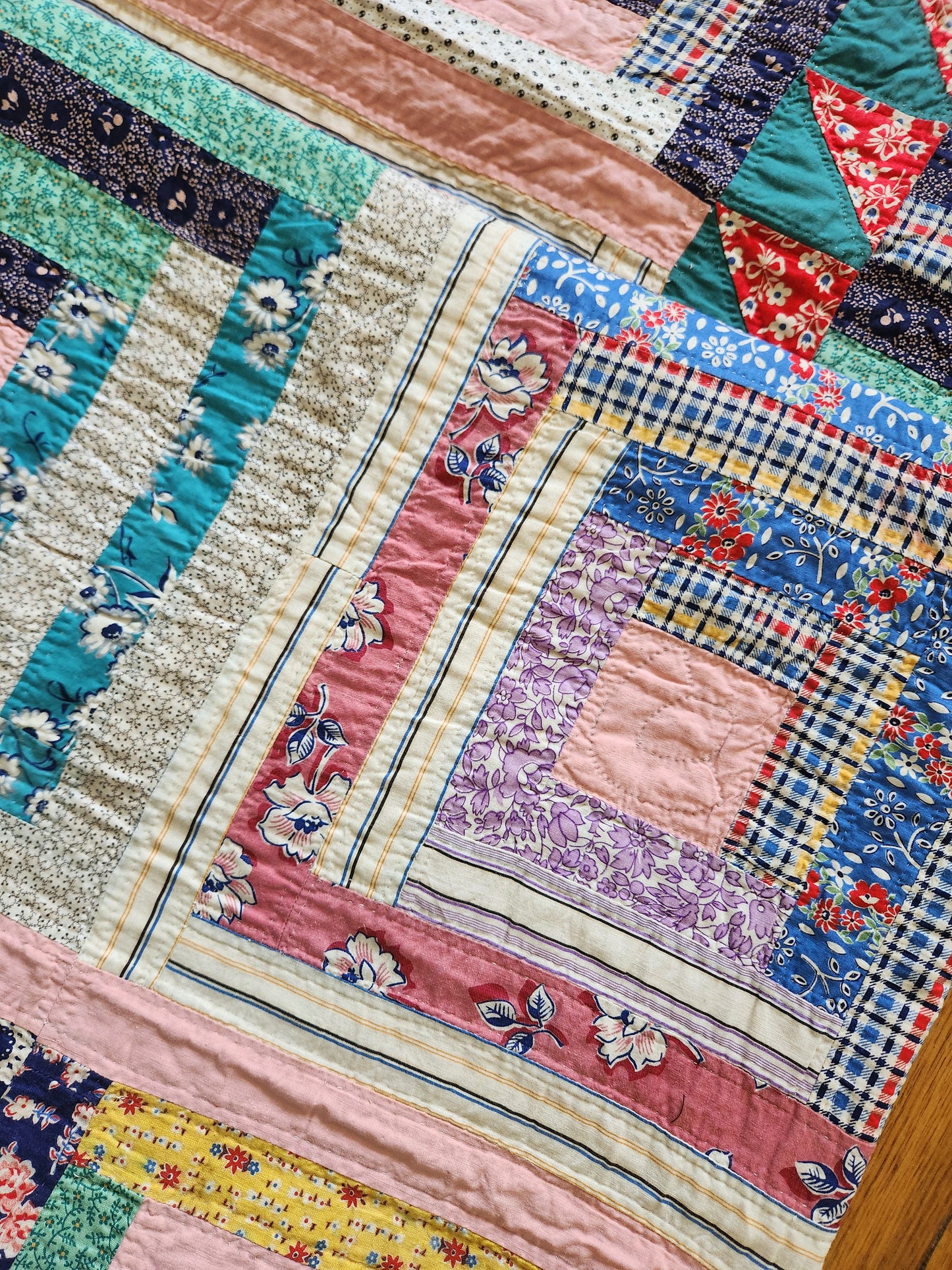 Stunning Vintage 1930’s Log Cabin Quilt