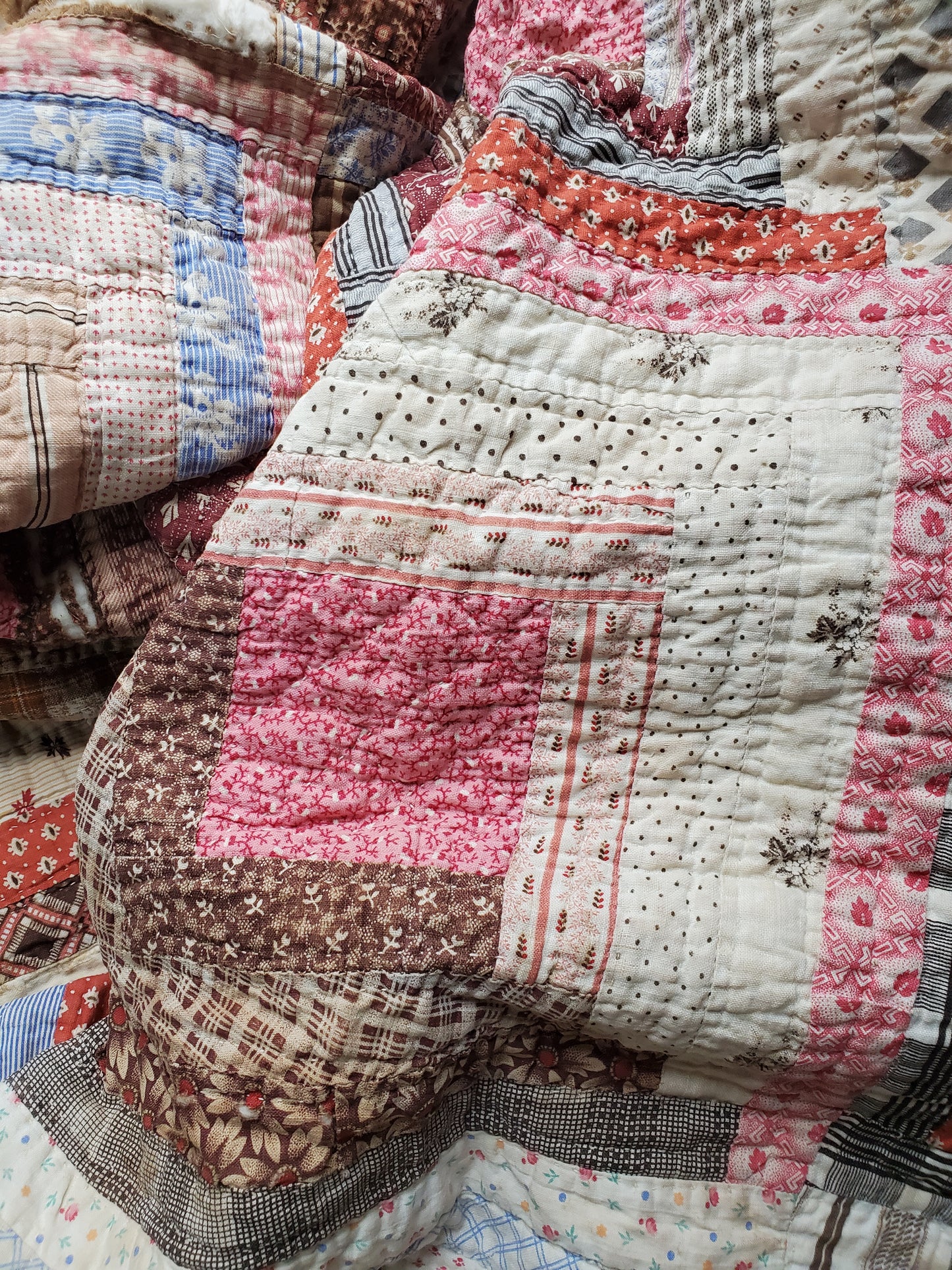 Stunning, Antique, Fussy Cut Log Cabin Quilt, ca 1870