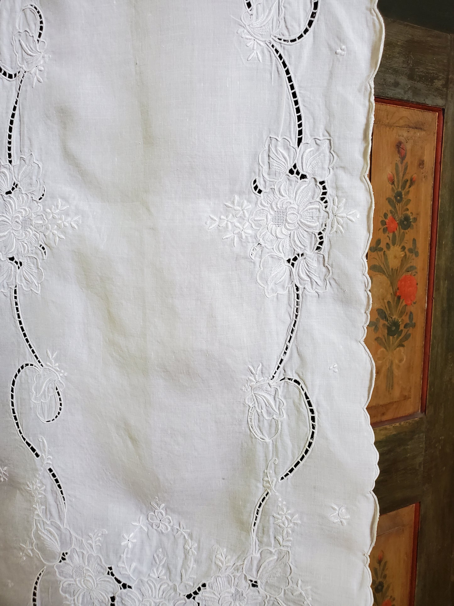 Antique White Embroidered Runner