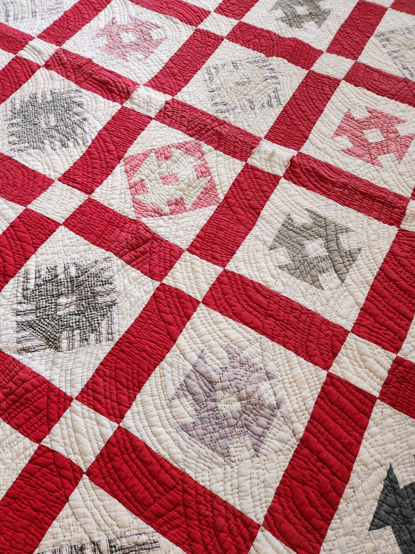 Antique Hole in the Barn Door Patchwork Quilt c1900