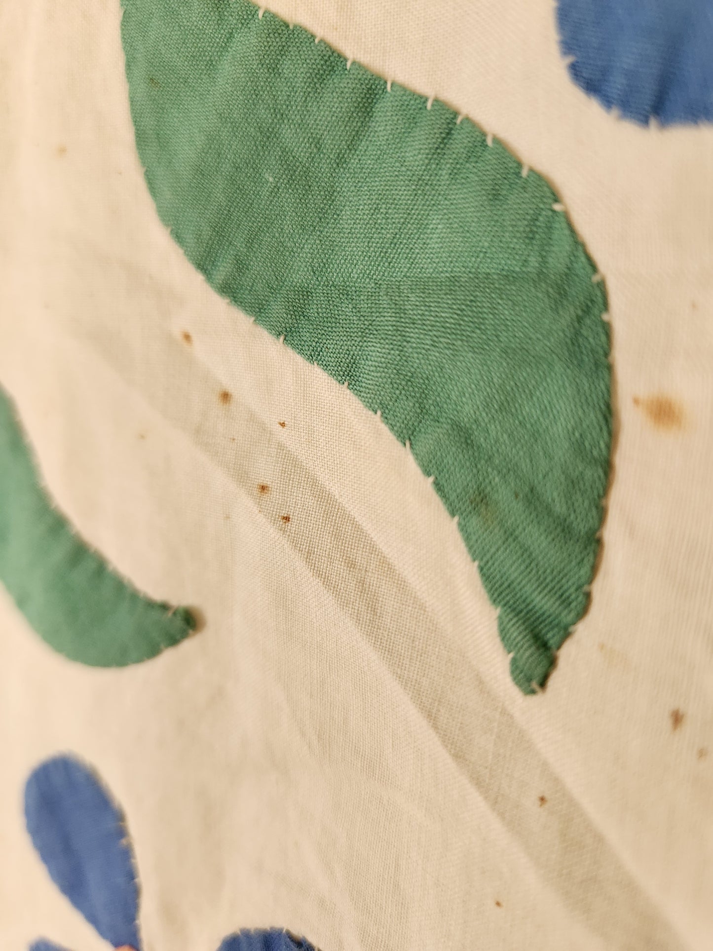 Vintage Floral Applique Coverlet 1942 (A)