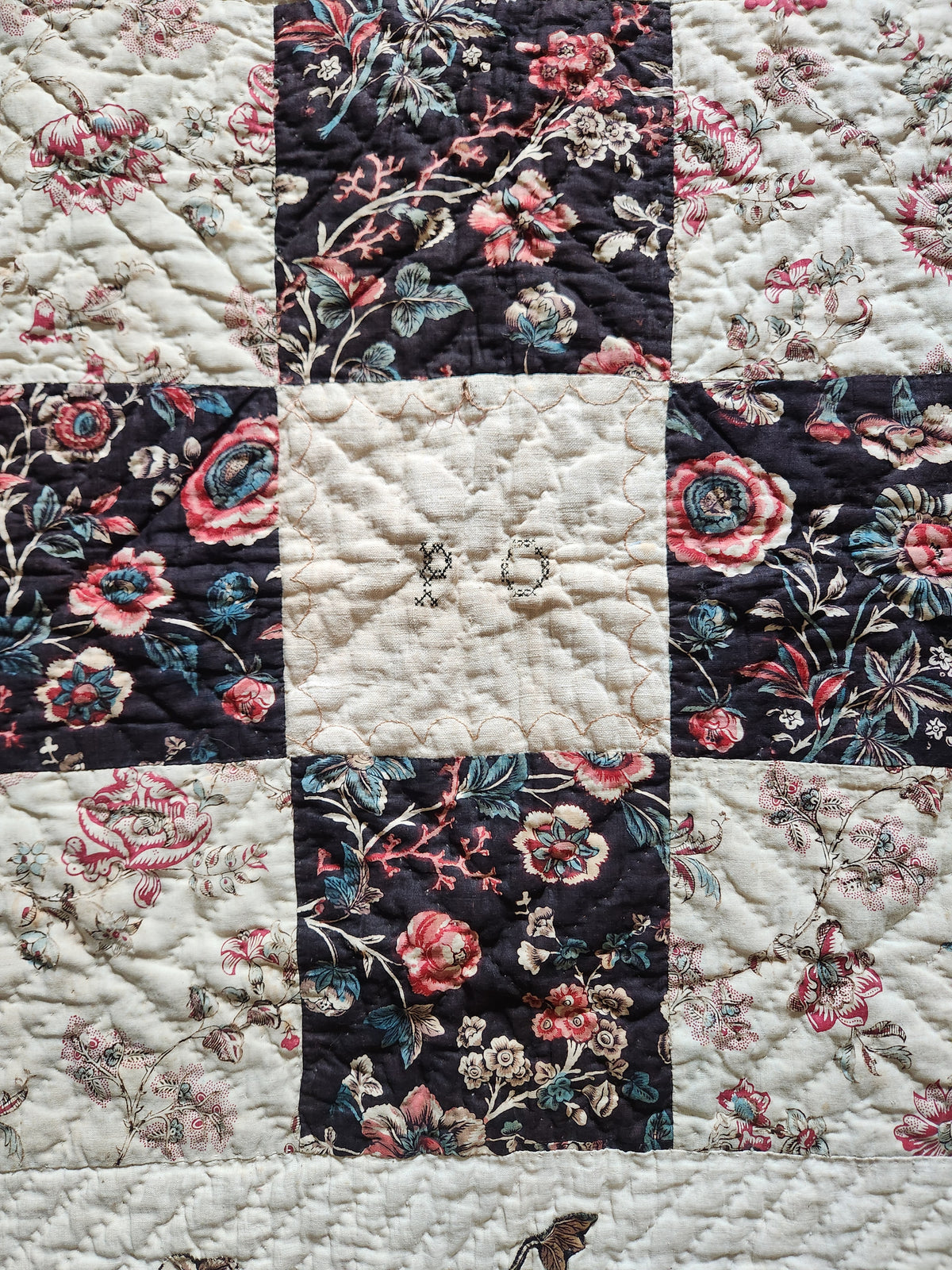 Antique Chintz Center Medallion Quilt c1830