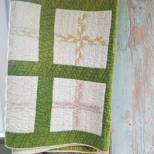 Cream and Green Lazy Daisy Quilt