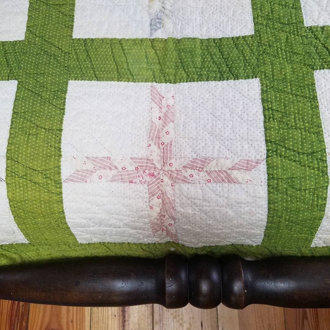 Cream and Green Lazy Daisy Quilt