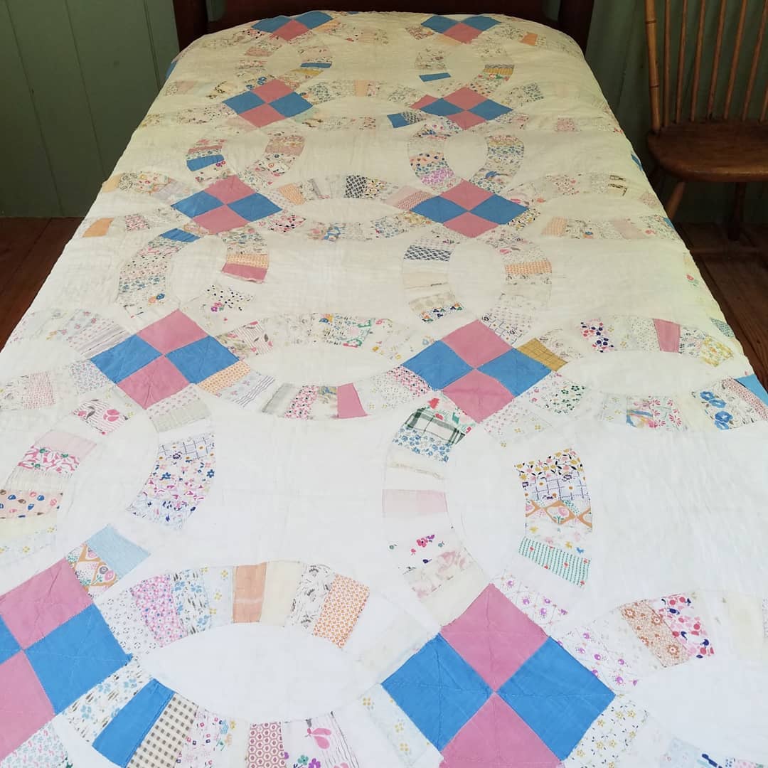 Large Double Wedding Ring Quilt