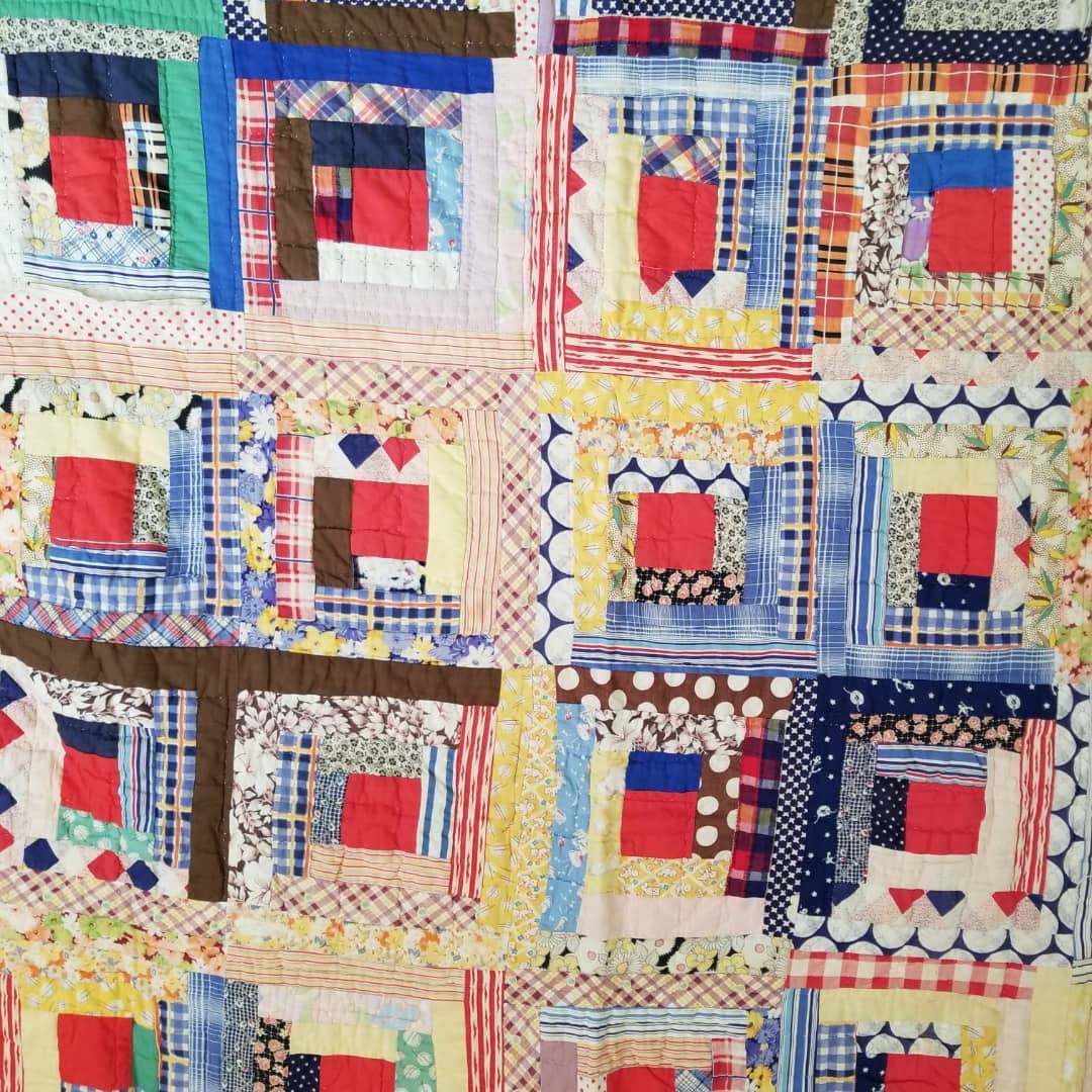 Ca 1940 Log Cabin Quilt.