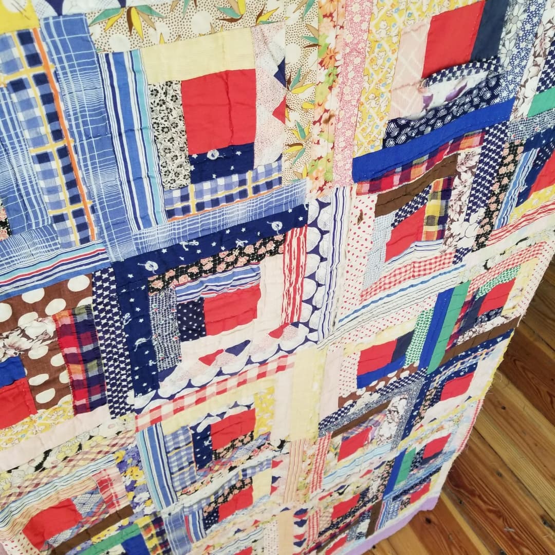 Ca 1940 Log Cabin Quilt.