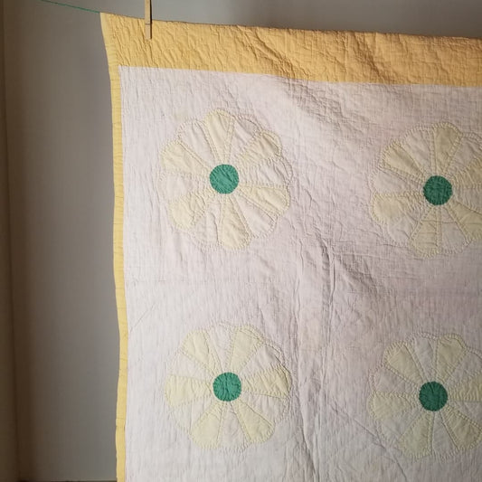 Butter Yellow Dresden Flower Quilt