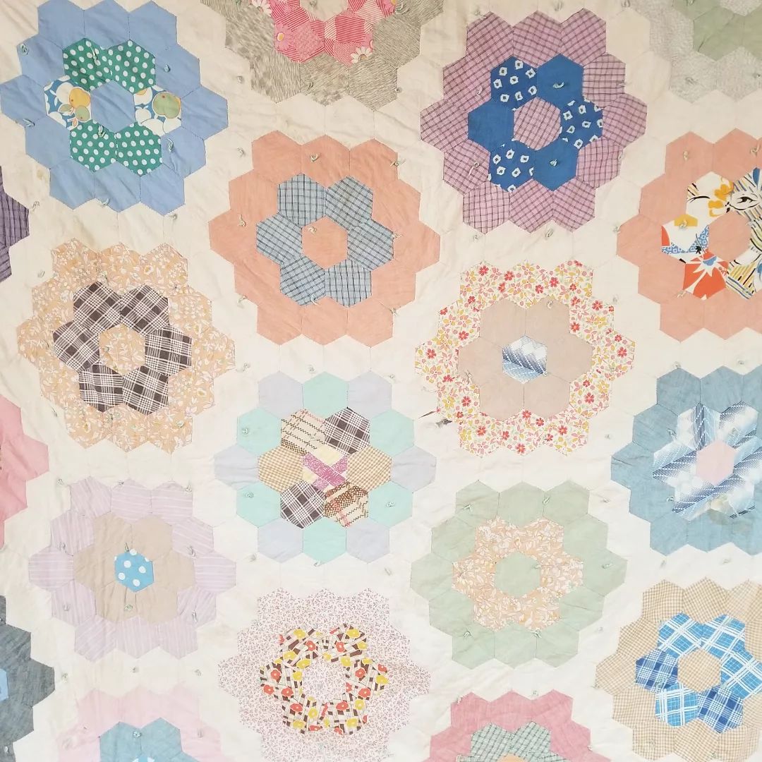 Hexi Flower, Hand Tied Quilt