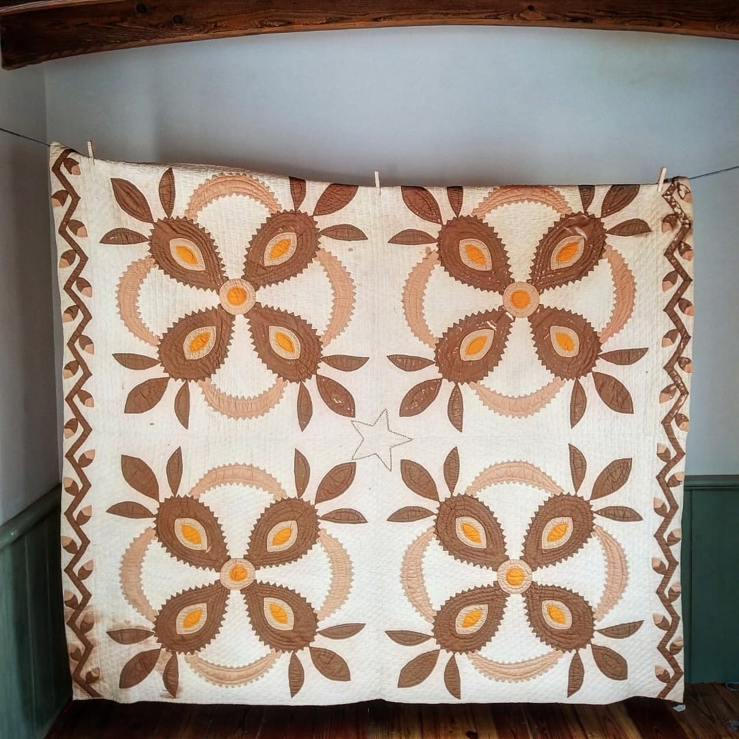 Ochre and Cheddar Applique Quit