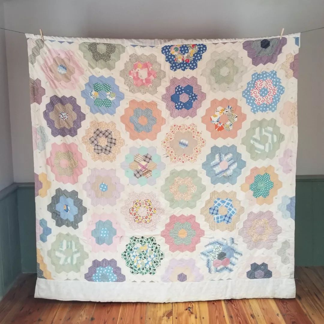 Hexi Flower, Hand Tied Quilt