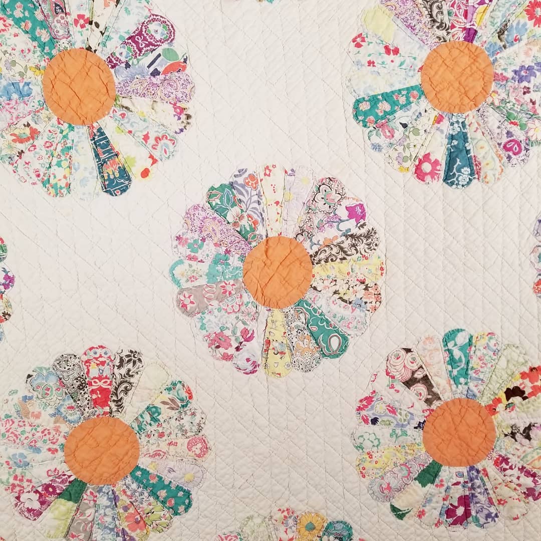 Peachy Friendship Flower Quilted Comforter