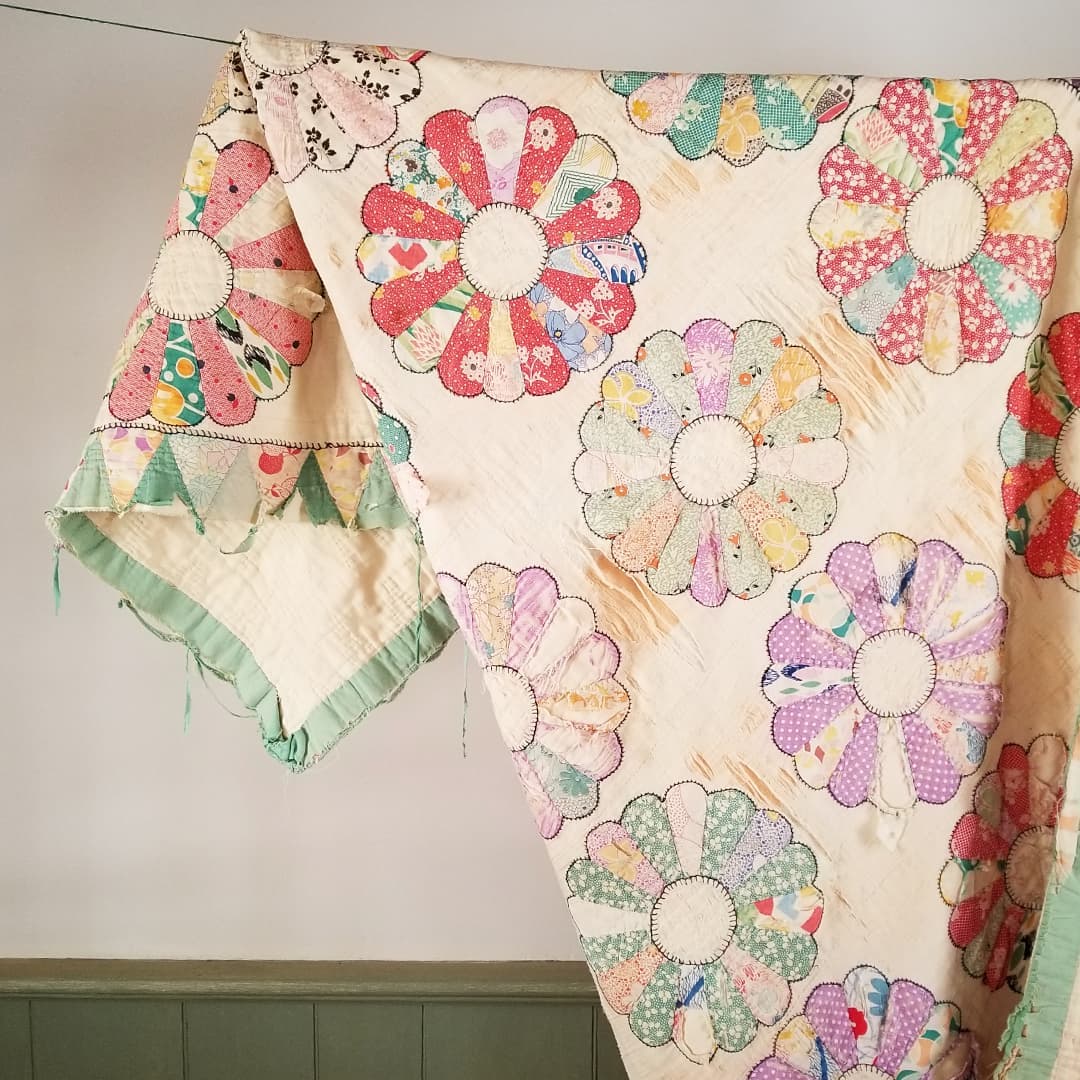 Well Loved Friendship Flower Quilt.
