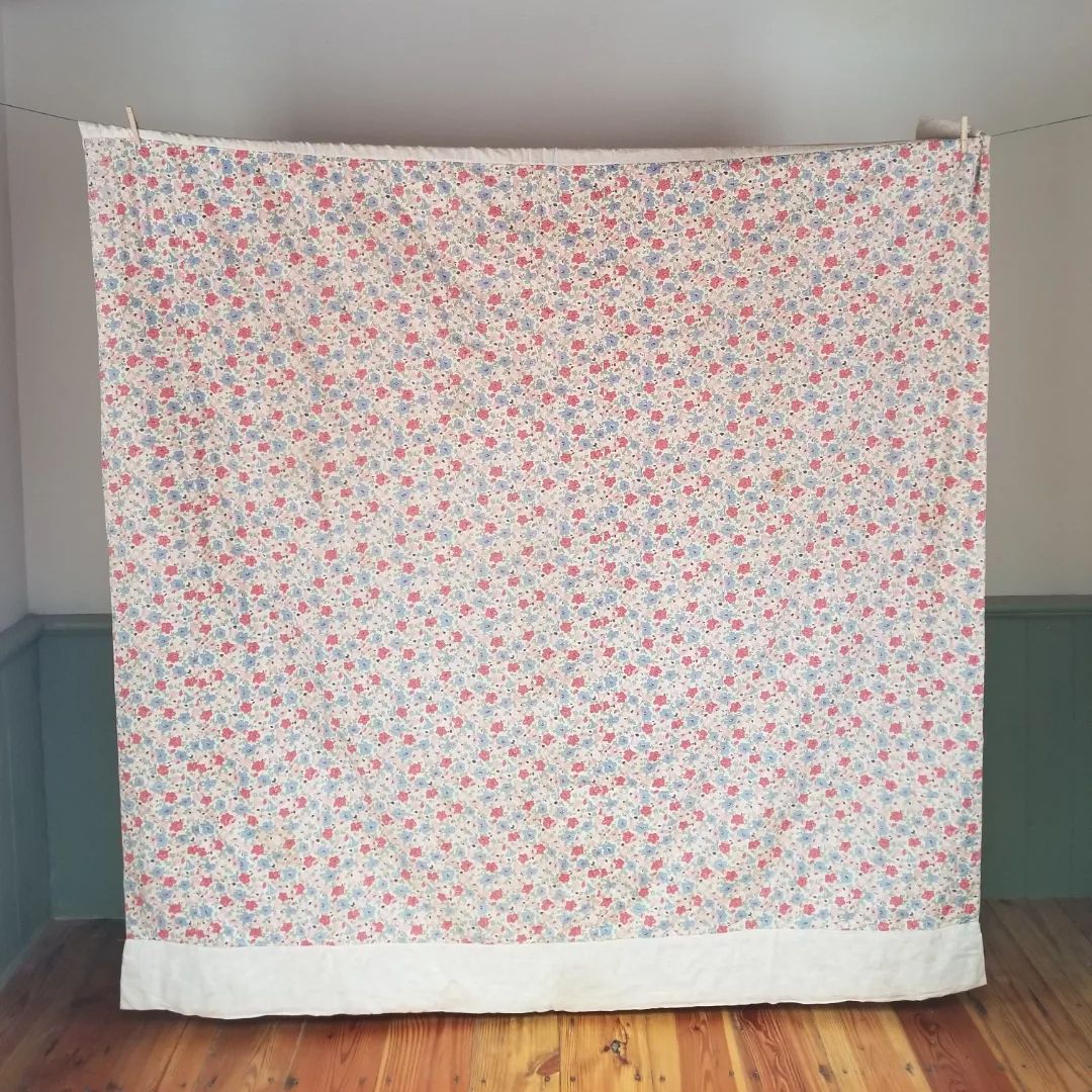 Hexi Flower, Hand Tied Quilt