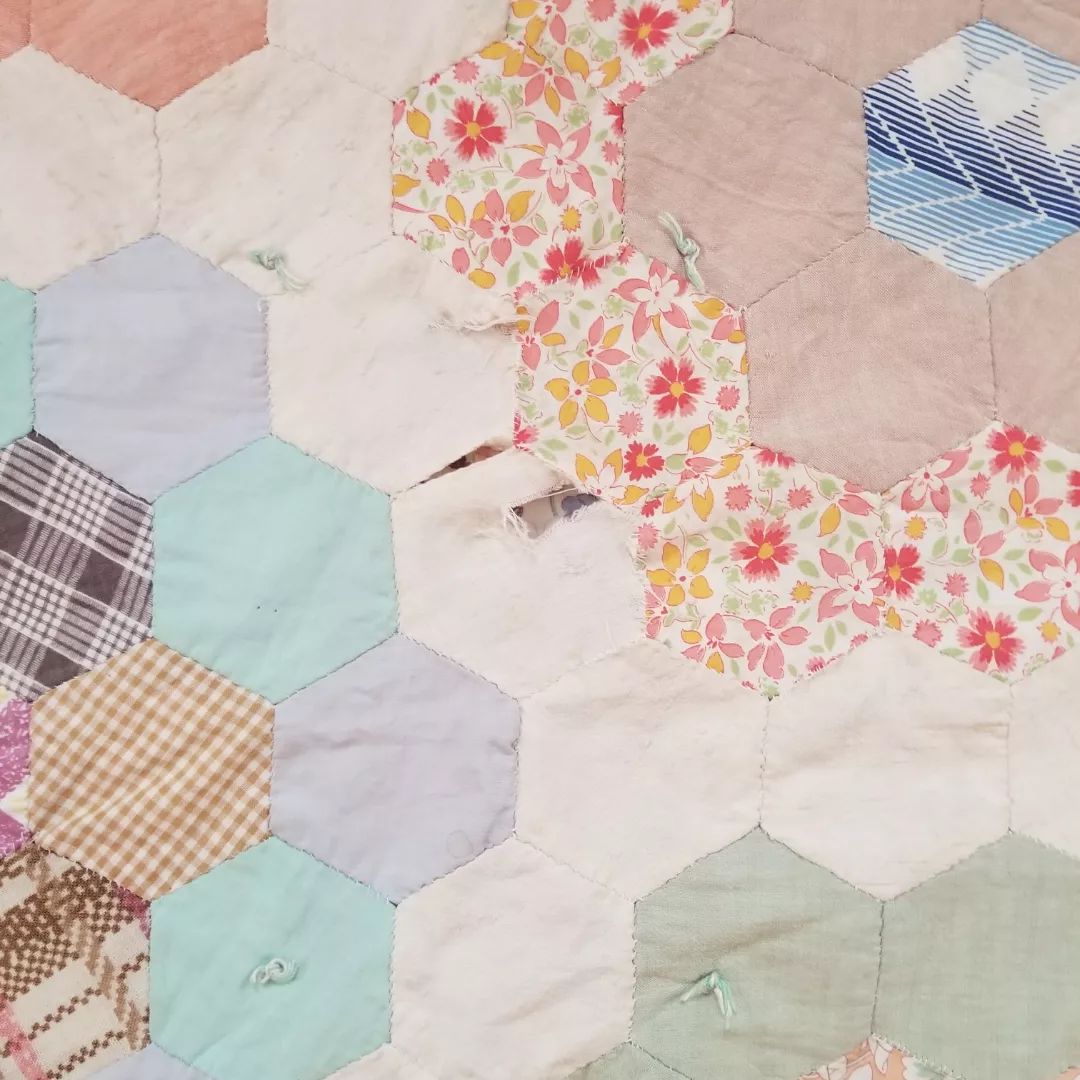 Hexi Flower, Hand Tied Quilt