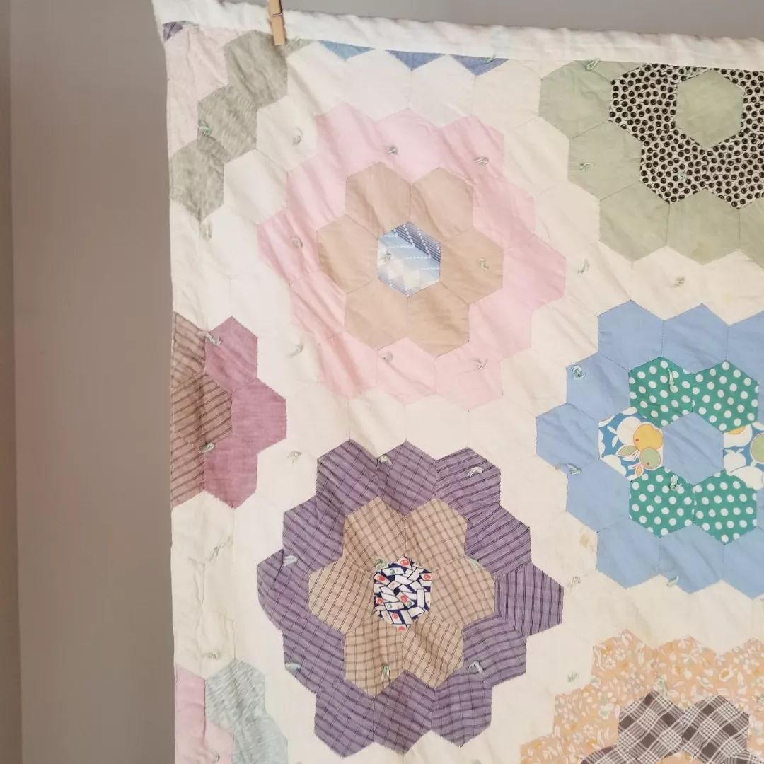 Hexi Flower, Hand Tied Quilt