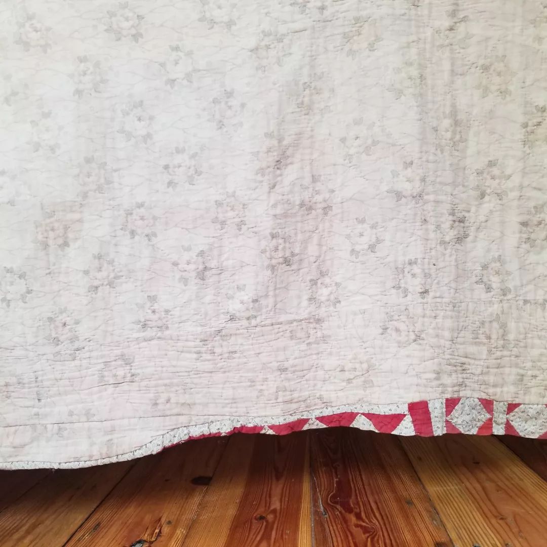 Red and Calico Star Quilt