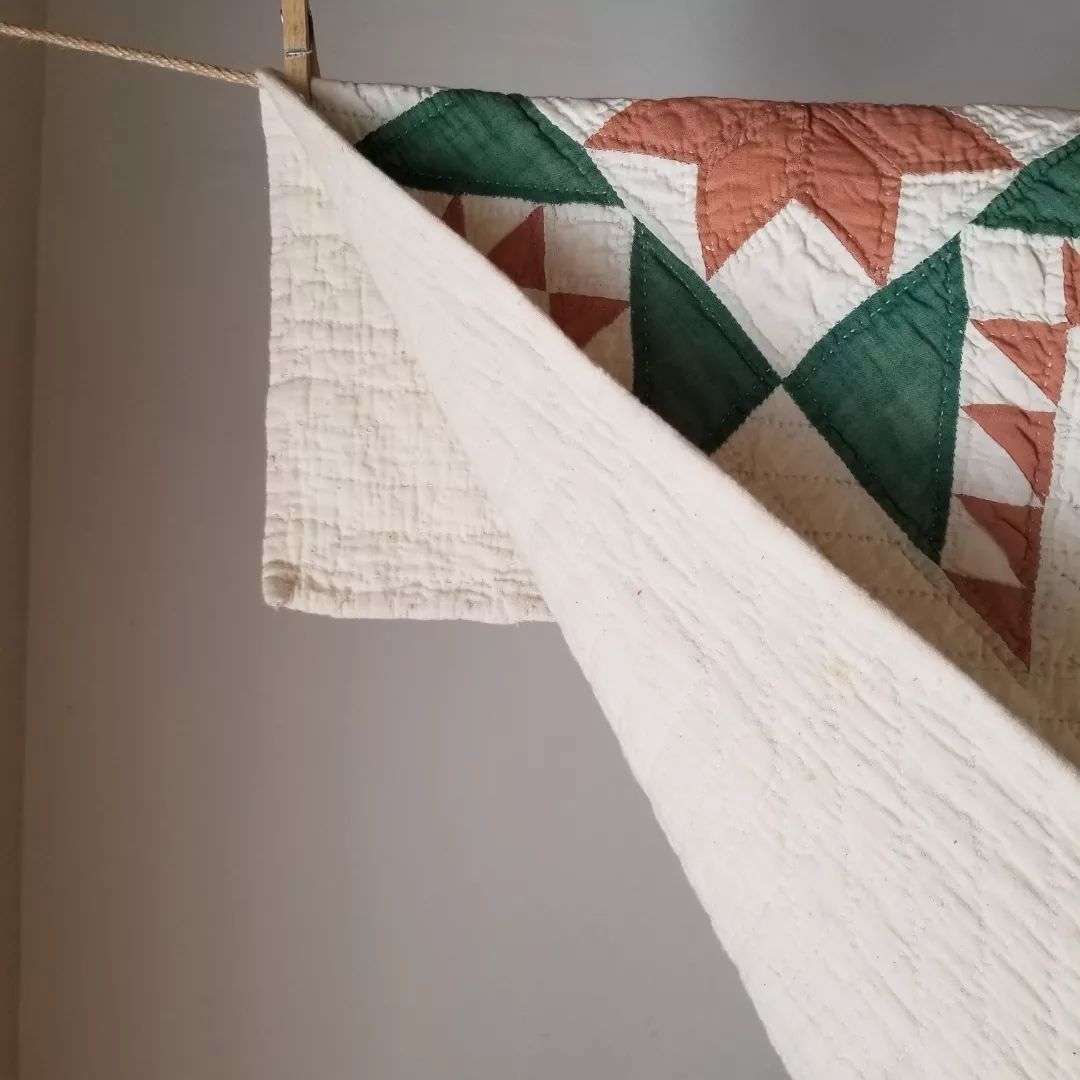 Stunning Feathered Star Quilt