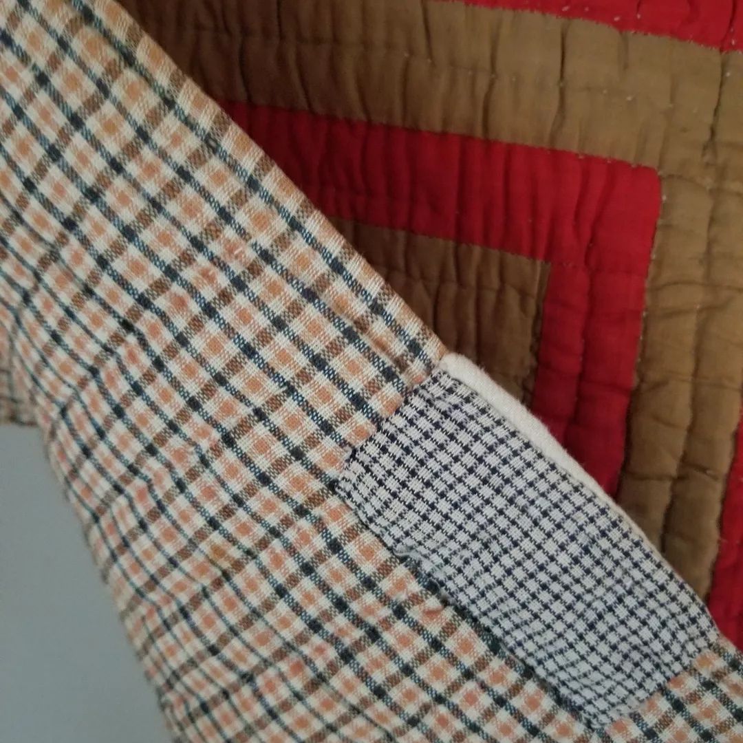 Log Cabin, Cheddar Quilt
