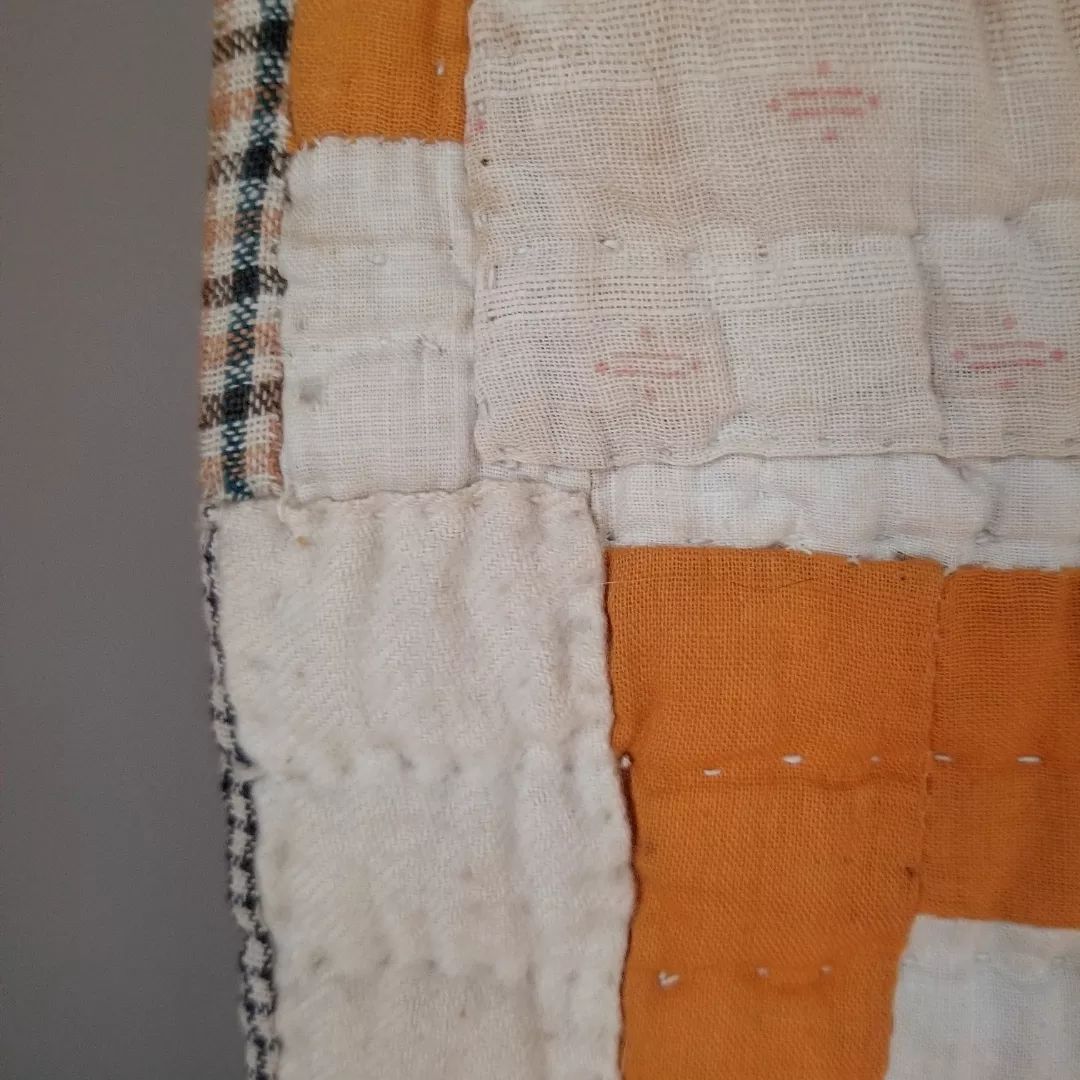Log Cabin, Cheddar Quilt