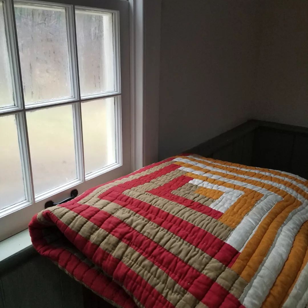 Log Cabin, Cheddar Quilt