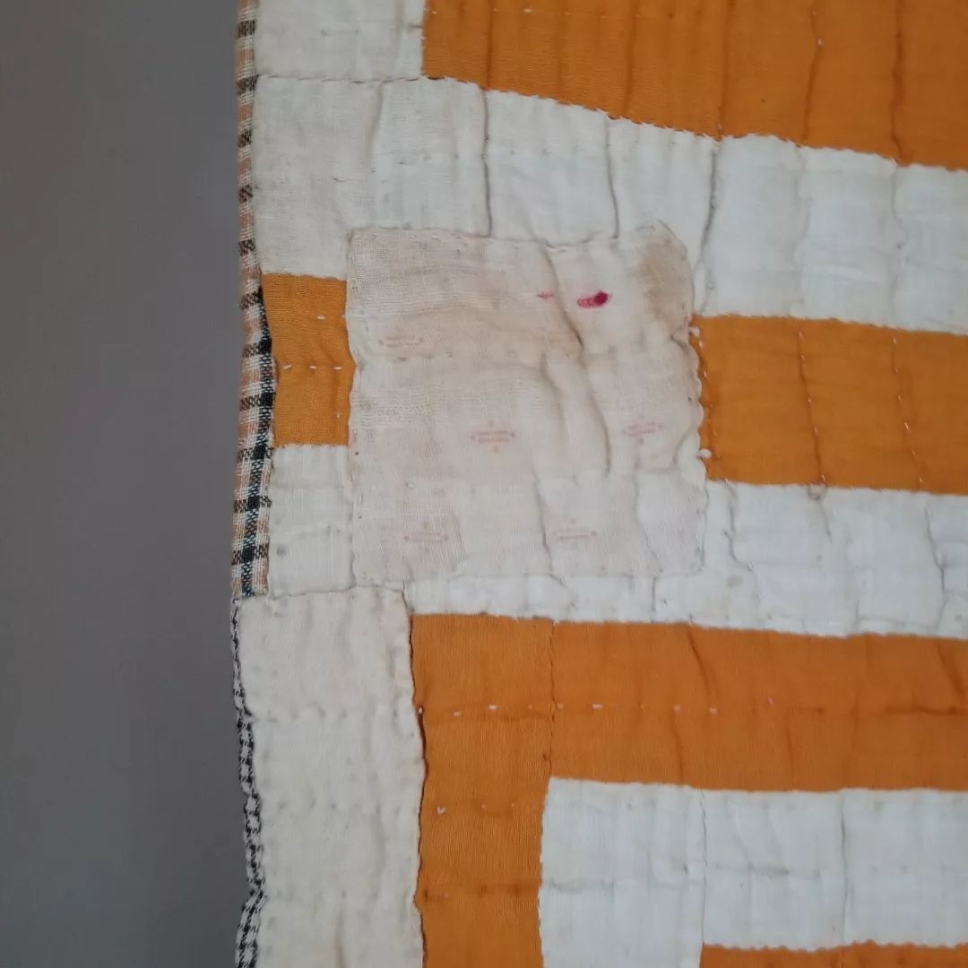 Log Cabin, Cheddar Quilt